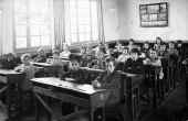 1930_ecoles_filles_centre.jpg (103202 octets)