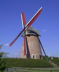 Le moulin avec les ailes voilées