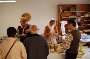 Annie, Bernard et Max accueillent les clients