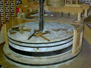 La deuxième paire de meules, archure déposée