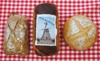 Les pains confectionnés par les boulangers d‘Achicourt avec la farine du moulin lors de la fête du moulin 2010