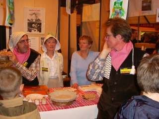 Les guides prêts à accueillir les visiteurs et amateurs de farine et de crêpes