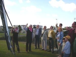 Les premiers visiteurs du matin, ils<br>seront très nombreux tout au long<br>de la journée, plus de 300 !<br>